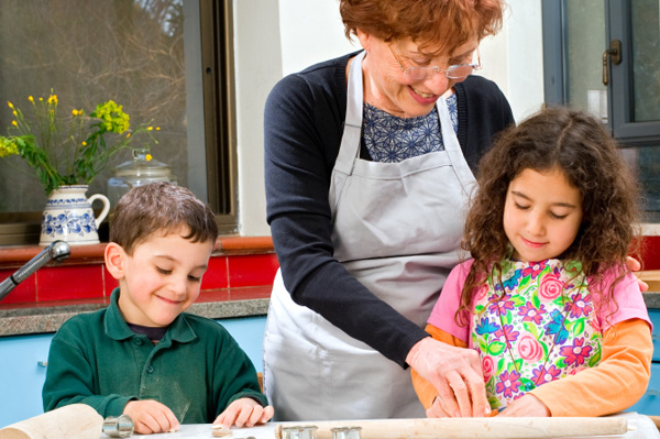 grandmother-cooking-with-grandchildren