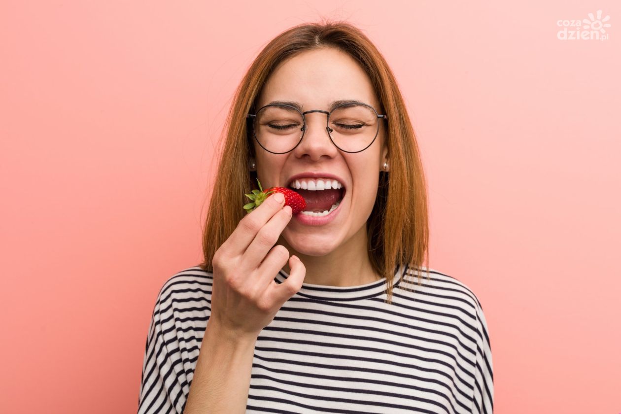 Letnia dieta dobra dla zębów? Uważaj na pułapki! 