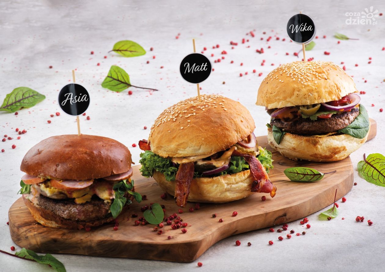 Przepis na domowe hamburgery w 3 wersjach