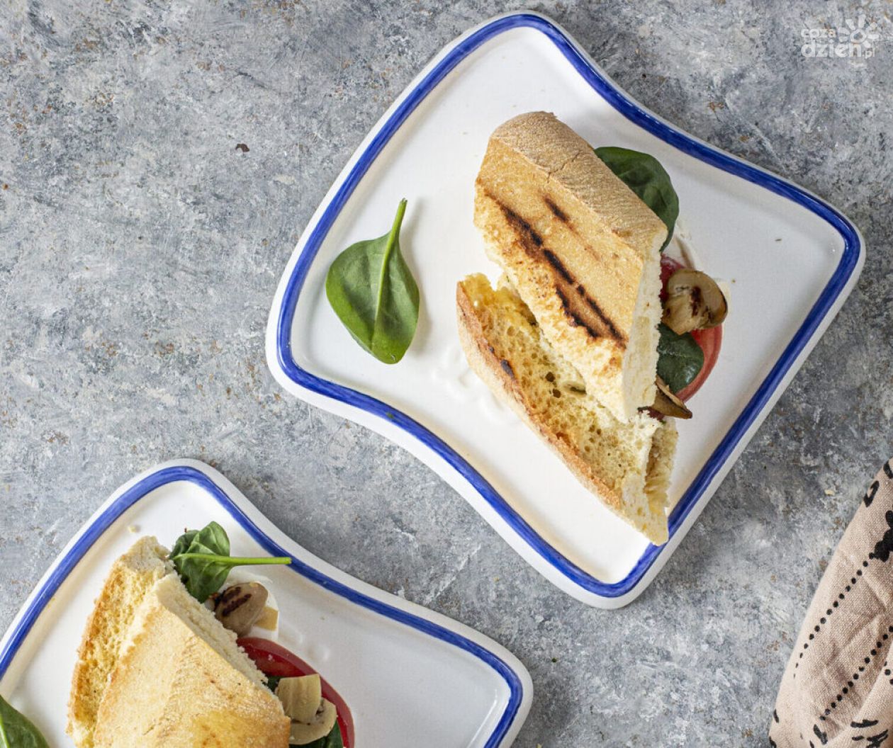 Panini zapiekane ze szpinakiem, mozzarellą