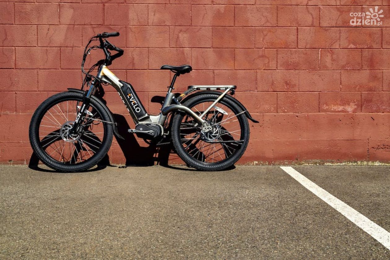 Jazda na rowerze elektrycznym zyskuje na popularności
