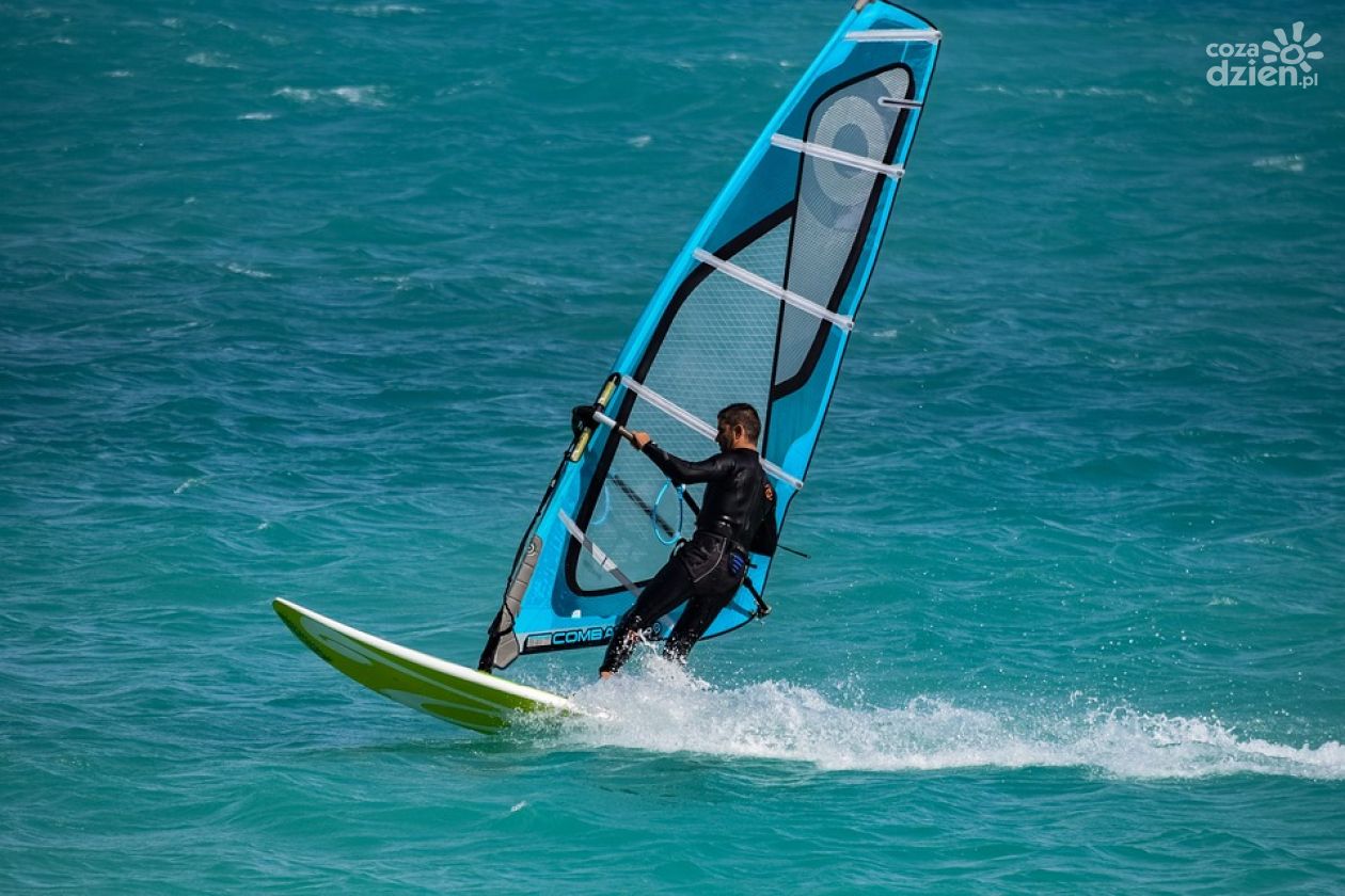 Jak zadbać o bezpieczeństwo przy windsurfingu i kitesurfingu?