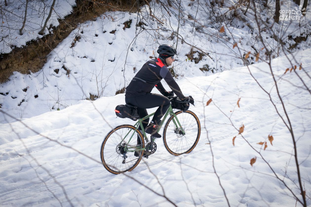 Aż 23% Polaków jeździ rowerem także zimą