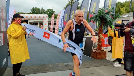 W maju złamał kręgosłup, niedawno skończył 80 lat. Właśnie przebiegł triathlon