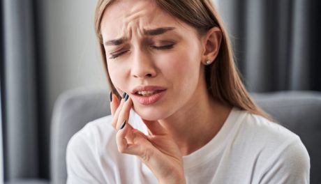 Widzisz to na zębach? Koniecznie zgłoś się do dentysty!