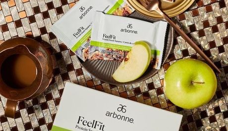 Limitowane i obłędnie pyszne Przekąski proteinowe FeelFit o smaku szarlotki z kruszonką