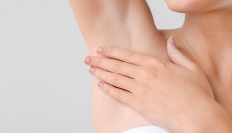 Dermatolog obala 5 mitów nt. antyperspirantów. Sprawdź, czy je znasz!