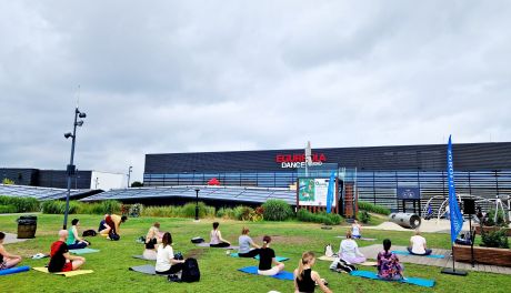 W Warszawie można ćwiczyć jogę 17 metrów nad ziemią!