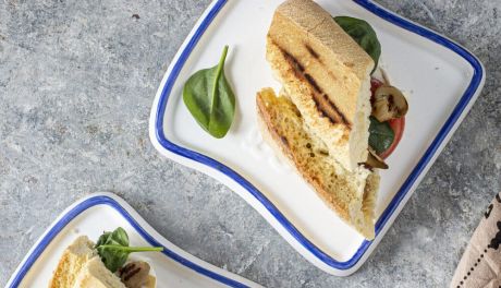 Panini zapiekane ze szpinakiem, mozzarellą