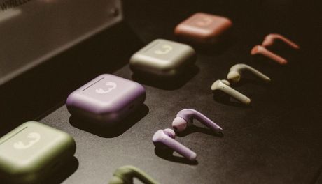 Holenderska marka Fresh n Rebel ogłasza jesienne nowości produktowe i zachwyca 12 kolorami. KONKURS