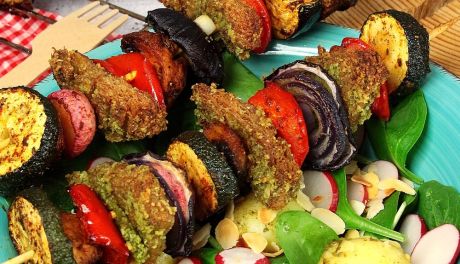 Vege szaszłyki z grilla w marynacie z pesto