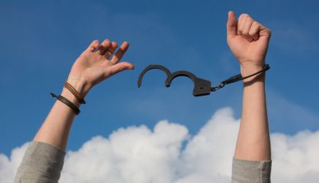 Nie daj się jesieni, czyli jak nie ulec nałogom w depresyjnym czasie?