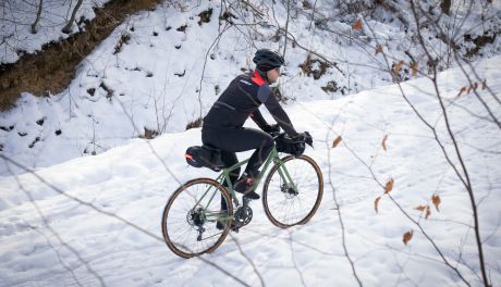 Aż 23% Polaków jeździ rowerem także zimą